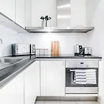 Pluxa Azure Cubic - Azure Cityview, Corporate Stays Welcome