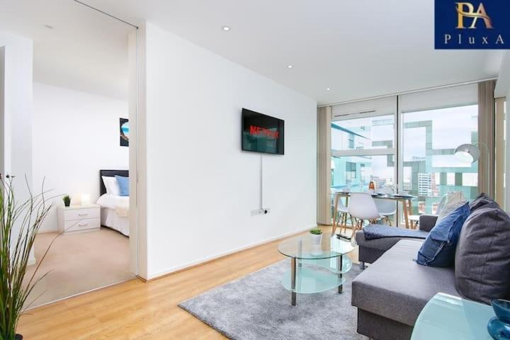 Apartment Pluxa Azure Cubic - Azure Cityview, Corporate Welcome Birmingham