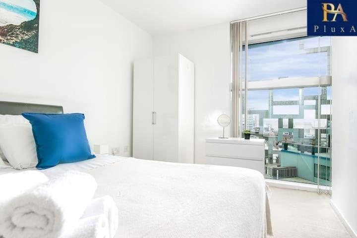 Pluxa Azure Cubic - Azure Cityview, Corporate Welcome