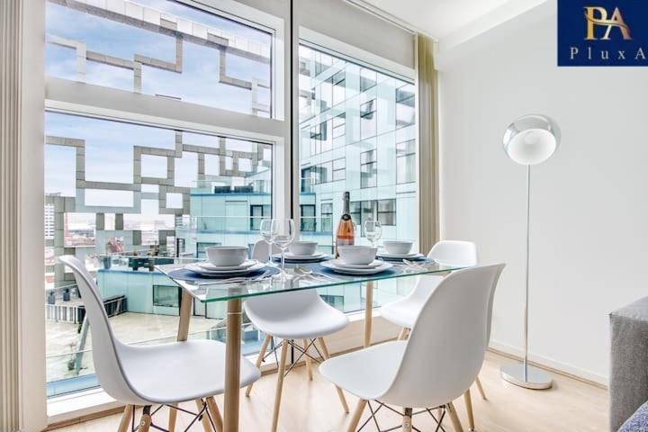 Pluxa Azure Cubic - Azure Cityview, Corporate Welcome *