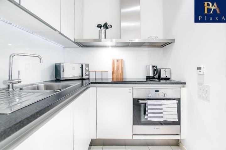 Apartment Pluxa Azure Cubic - Azure Cityview, Corporate Welcome Birmingham