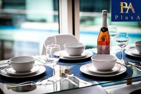 Pluxa Azure Cubic - Azure Cityview, Corporate Welcome *